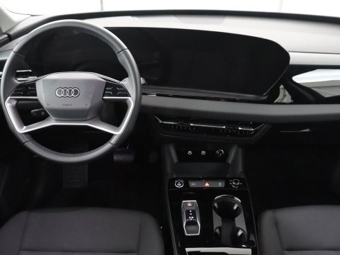 Audi Q6 e-tron edition performance 100 kWh | SOH 95.5% | Cruise control | Stoelverwarming | Carplay | Park assist | Climate control | Navigatie | Elektrische kofferbak | 19" velgen |