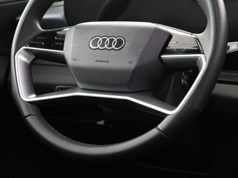 Audi Q6 e-tron edition performance 100 kWh | SOH 95.5% | Cruise control | Stoelverwarming | Carplay | Park assist | Climate control | Navigatie | Elektrische kofferbak | 19" velgen |