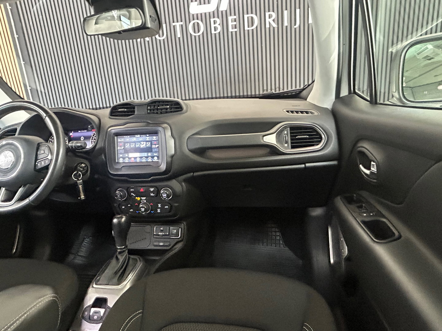 Jeep Renegade 1.3T DDCT Limited | AUTOMAAT | CARPLAY | STOELVERWARMING | ADAPTIVE CRUISE | CLIMATE CONTROL | PARK ASSIST