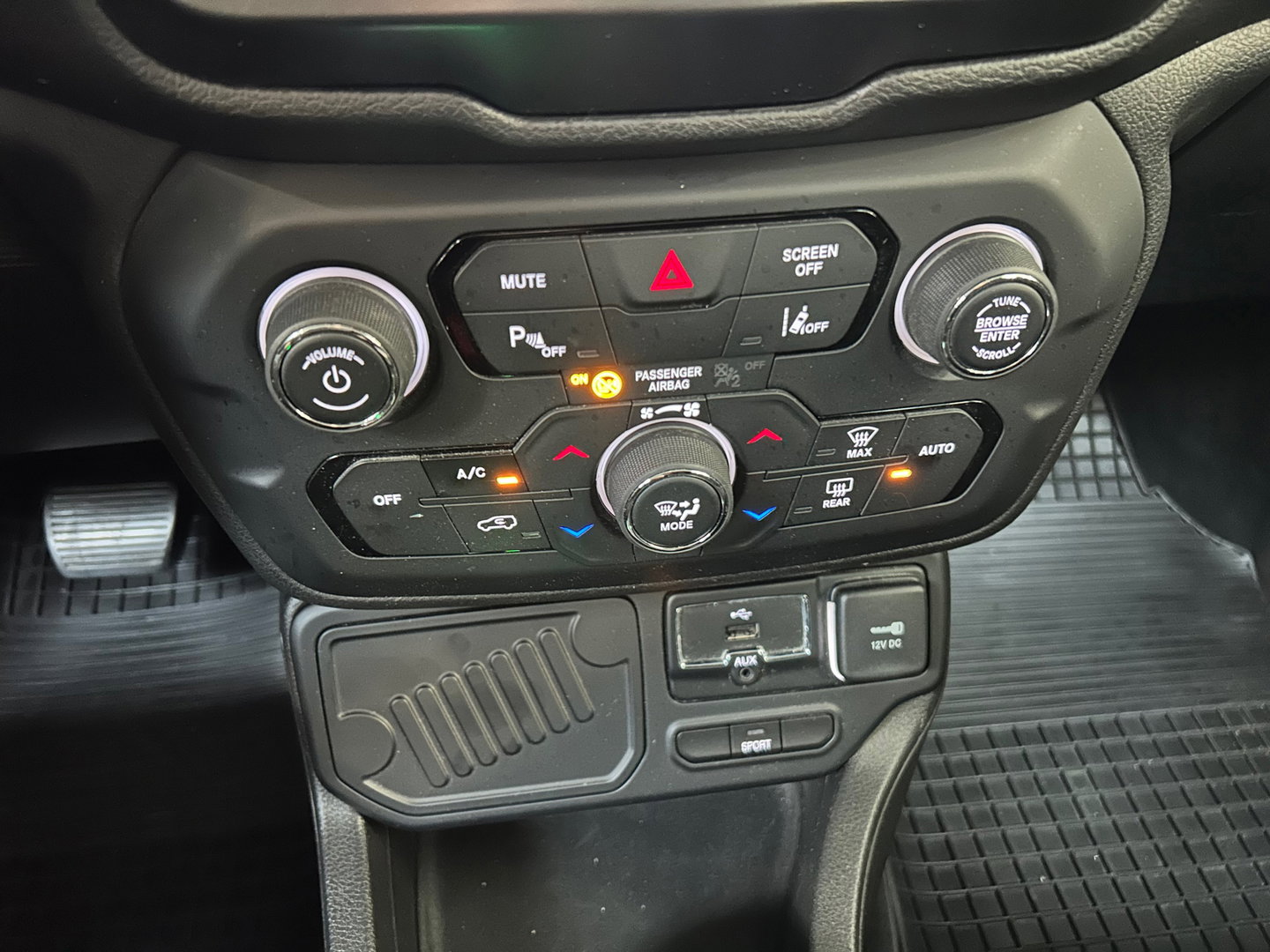 Jeep Renegade 1.3T DDCT Limited | AUTOMAAT | CARPLAY | STOELVERWARMING | ADAPTIVE CRUISE | CLIMATE CONTROL | PARK ASSIST