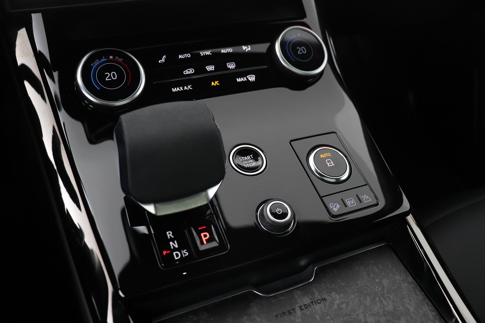 Land Rover Range Rover Sport 3.0 P510e First Edition | 23 Inch | Rear Seat Entertainment | Trekhaak | Panoramadak | 360° Camera | Meridian 3D | Massage