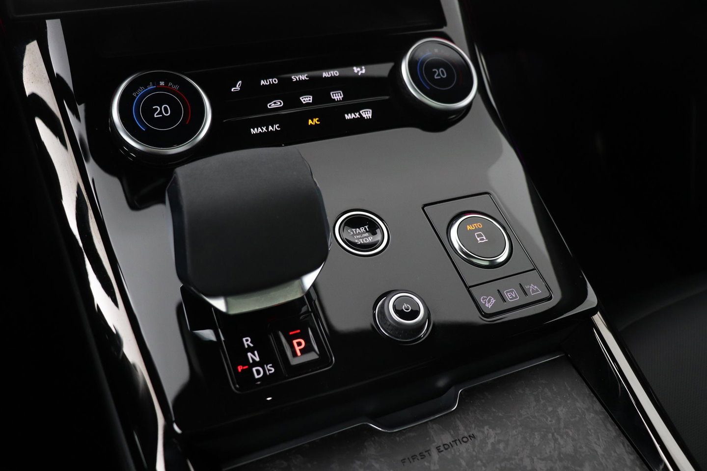 Land Rover Range Rover Sport 3.0 P510e First Edition | 23 Inch | Rear Seat Entertainment | Trekhaak | Panoramadak | 360° Camera | Meridian 3D | Massage