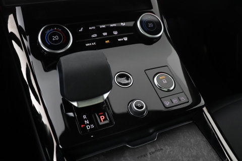 Land Rover Range Rover Sport 3.0 P510e First Edition | 23 Inch | Rear Seat Entertainment | Trekhaak | Panoramadak | 360° Camera | Meridian 3D | Massage