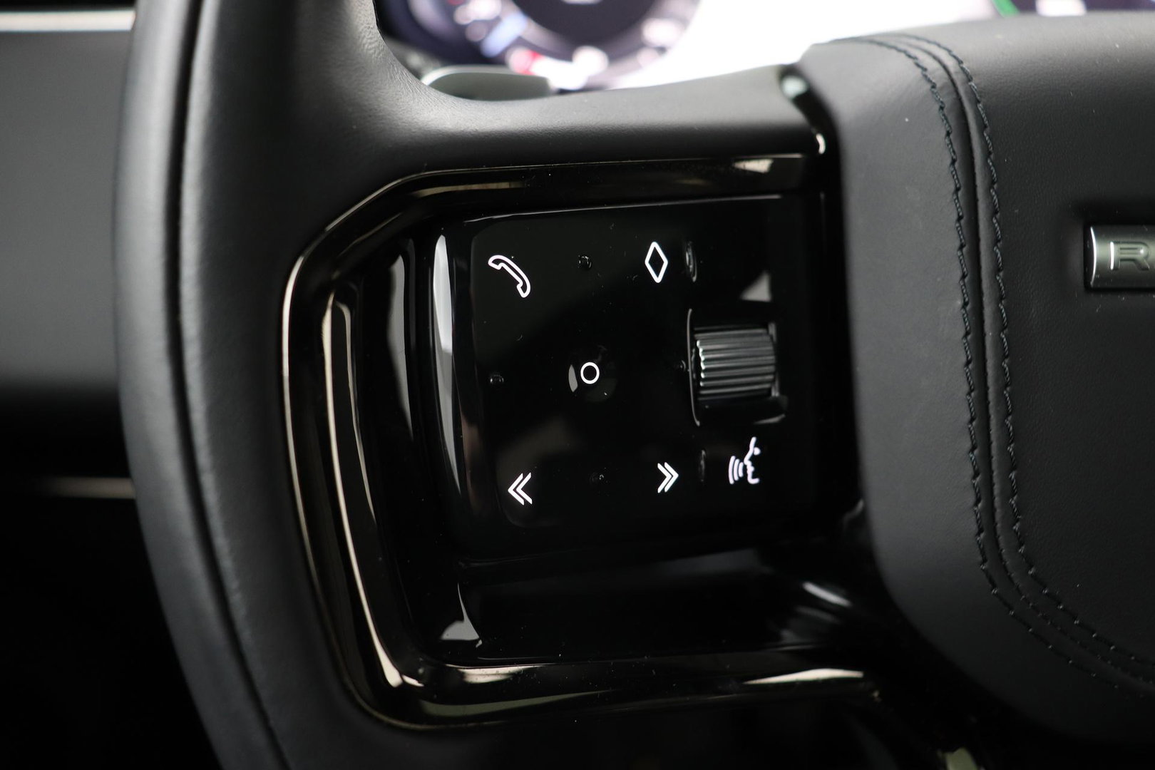 Land Rover Range Rover Sport 3.0 P510e First Edition | 23 Inch | Rear Seat Entertainment | Trekhaak | Panoramadak | 360° Camera | Meridian 3D | Massage