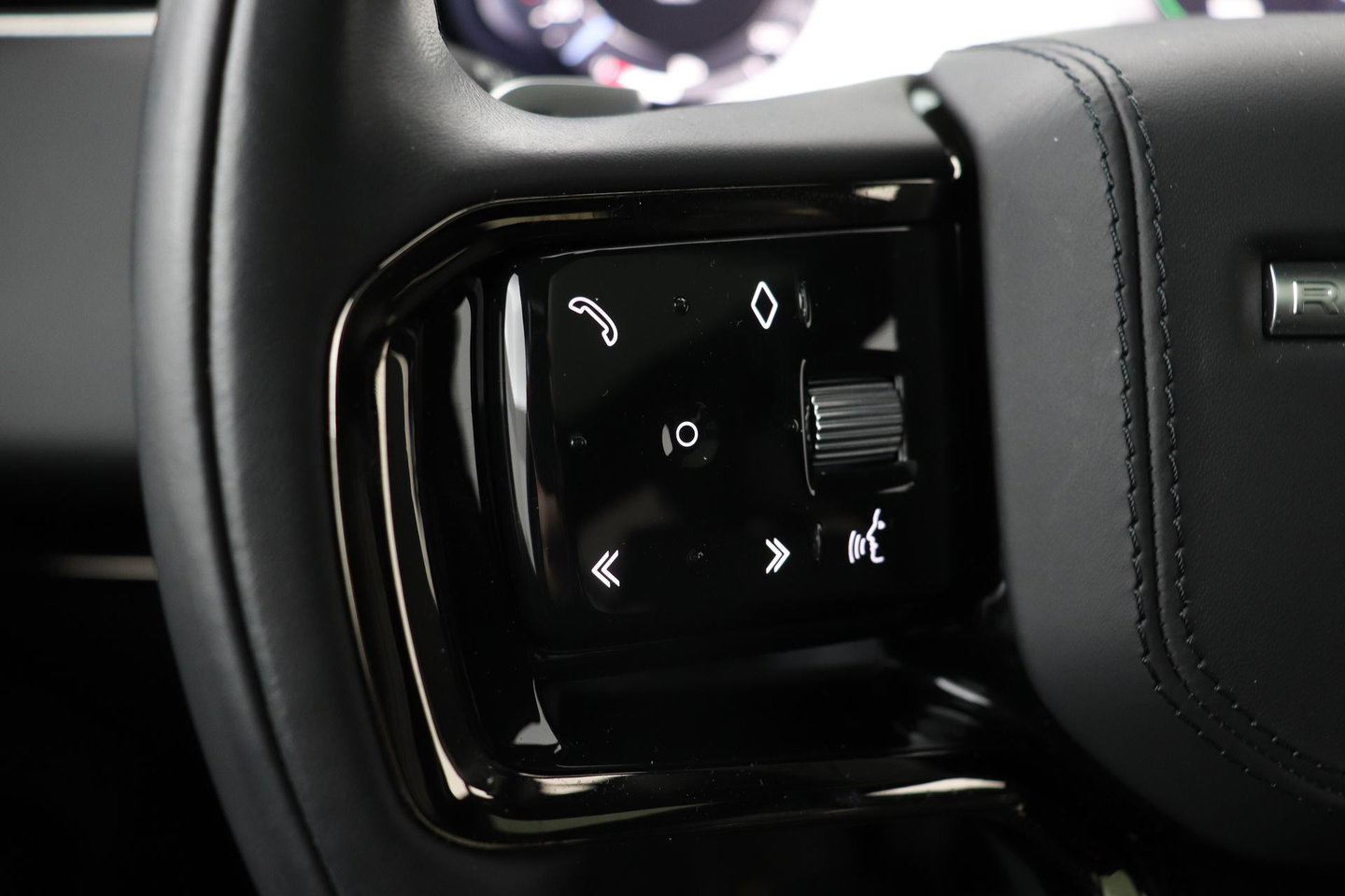 Land Rover Range Rover Sport 3.0 P510e First Edition | 23 Inch | Rear Seat Entertainment | Trekhaak | Panoramadak | 360° Camera | Meridian 3D | Massage