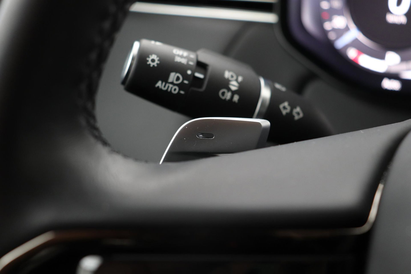 Land Rover Range Rover Sport 3.0 P510e First Edition | 23 Inch | Rear Seat Entertainment | Trekhaak | Panoramadak | 360° Camera | Meridian 3D | Massage