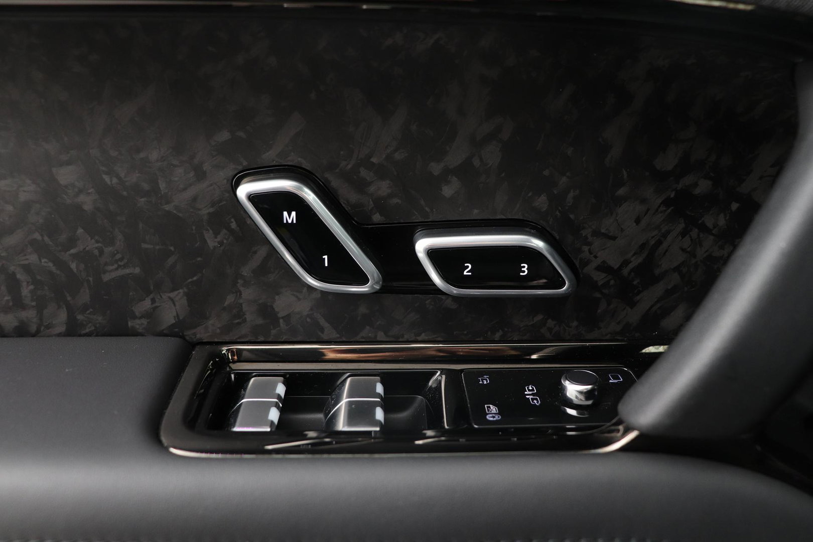 Land Rover Range Rover Sport 3.0 P510e First Edition | 23 Inch | Rear Seat Entertainment | Trekhaak | Panoramadak | 360° Camera | Meridian 3D | Massage