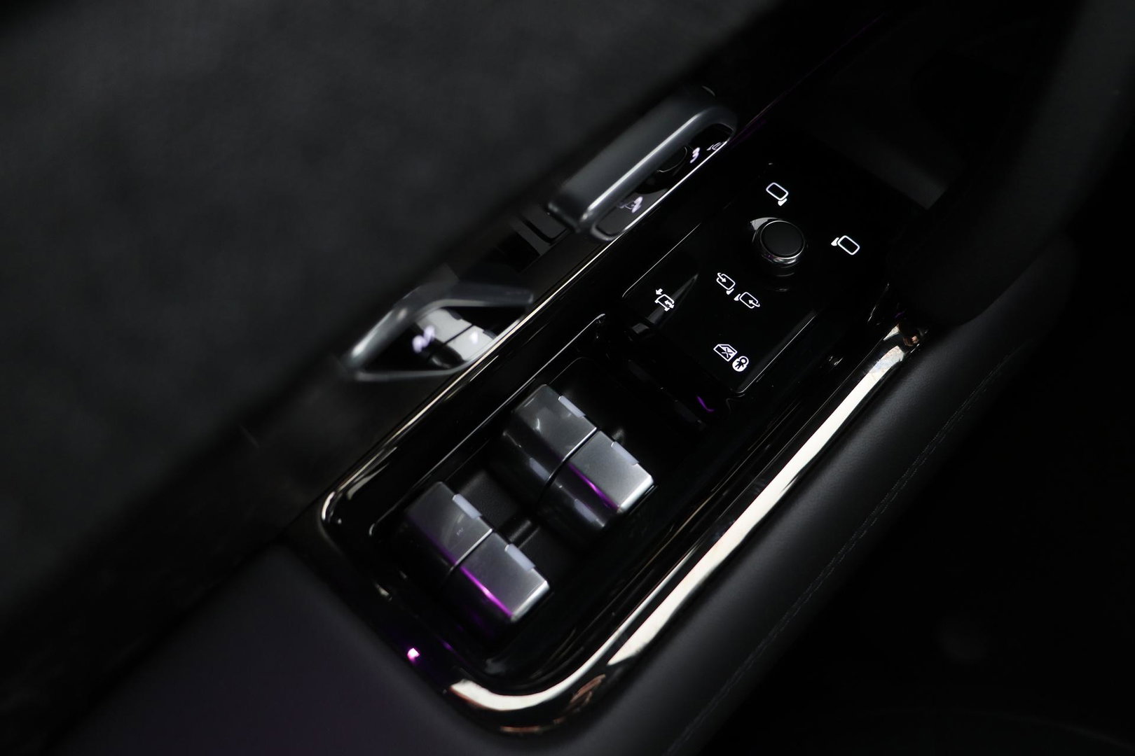 Land Rover Range Rover Sport 3.0 P510e First Edition | 23 Inch | Rear Seat Entertainment | Trekhaak | Panoramadak | 360° Camera | Meridian 3D | Massage