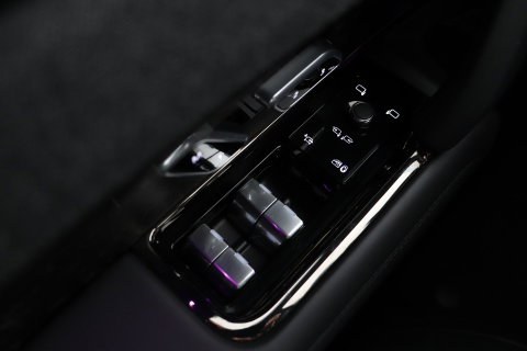 Land Rover Range Rover Sport 3.0 P510e First Edition | 23 Inch | Rear Seat Entertainment | Trekhaak | Panoramadak | 360° Camera | Meridian 3D | Massage