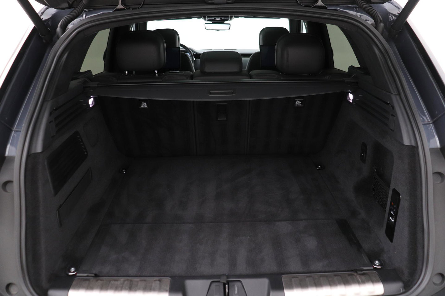 Land Rover Range Rover Sport 3.0 P510e First Edition | 23 Inch | Rear Seat Entertainment | Trekhaak | Panoramadak | 360° Camera | Meridian 3D | Massage