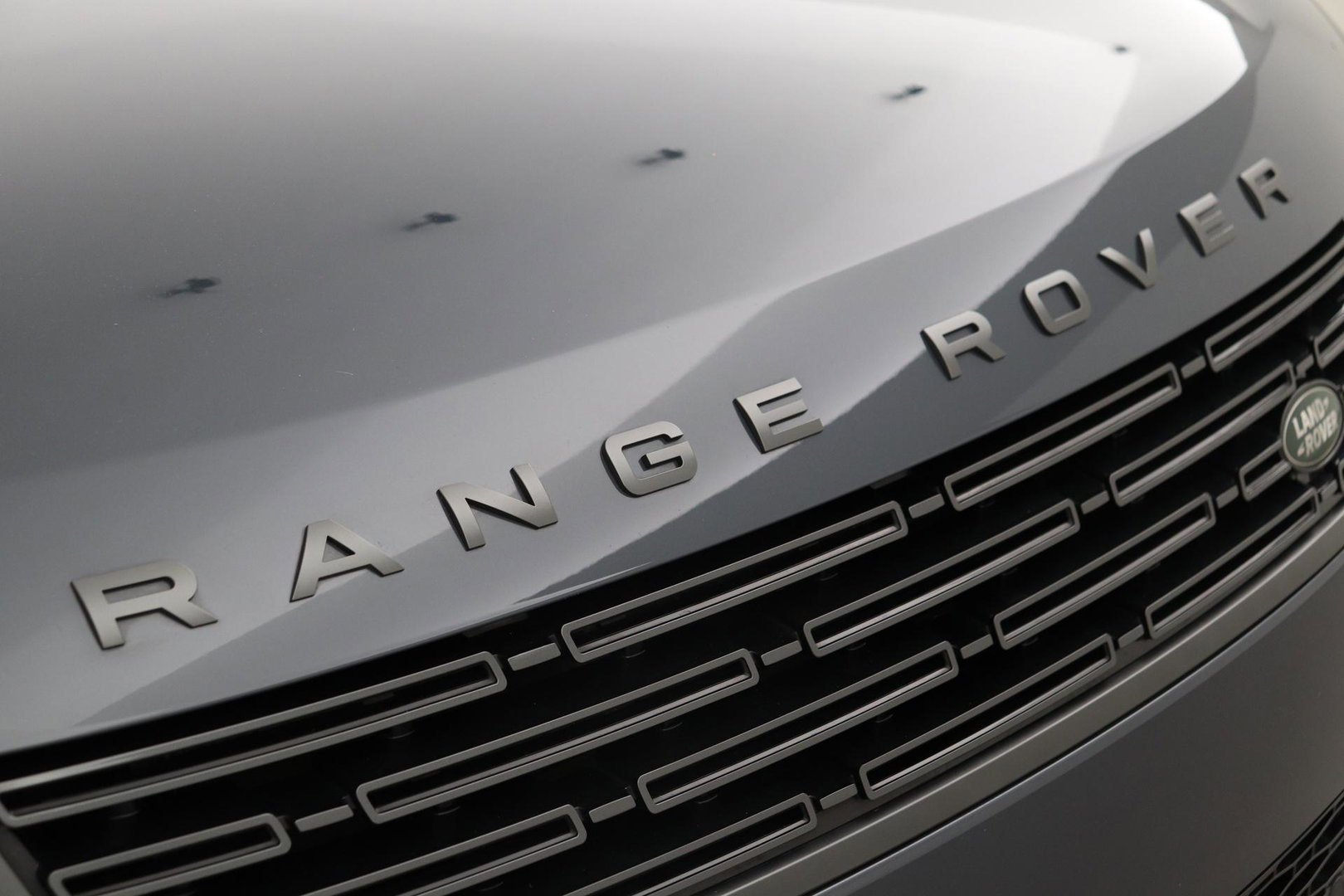 Land Rover Range Rover Sport 3.0 P510e First Edition | 23 Inch | Rear Seat Entertainment | Trekhaak | Panoramadak | 360° Camera | Meridian 3D | Massage