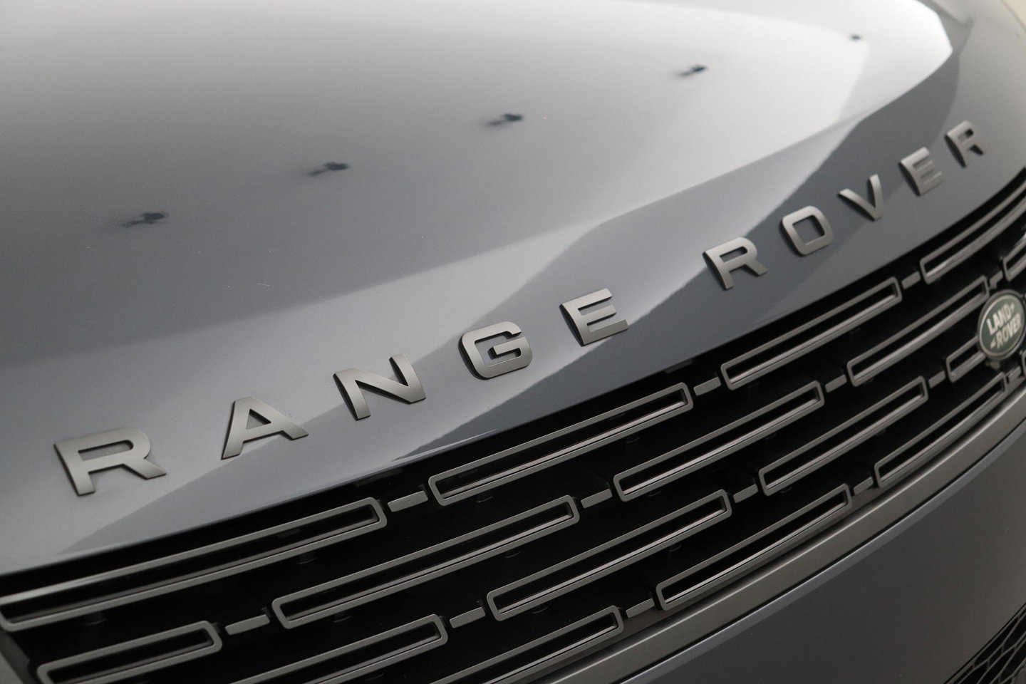 Land Rover Range Rover Sport 3.0 P510e First Edition | 23 Inch | Rear Seat Entertainment | Trekhaak | Panoramadak | 360° Camera | Meridian 3D | Massage