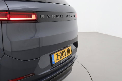 Land Rover Range Rover Sport 3.0 P510e First Edition | 23 Inch | Rear Seat Entertainment | Trekhaak | Panoramadak | 360° Camera | Meridian 3D | Massage