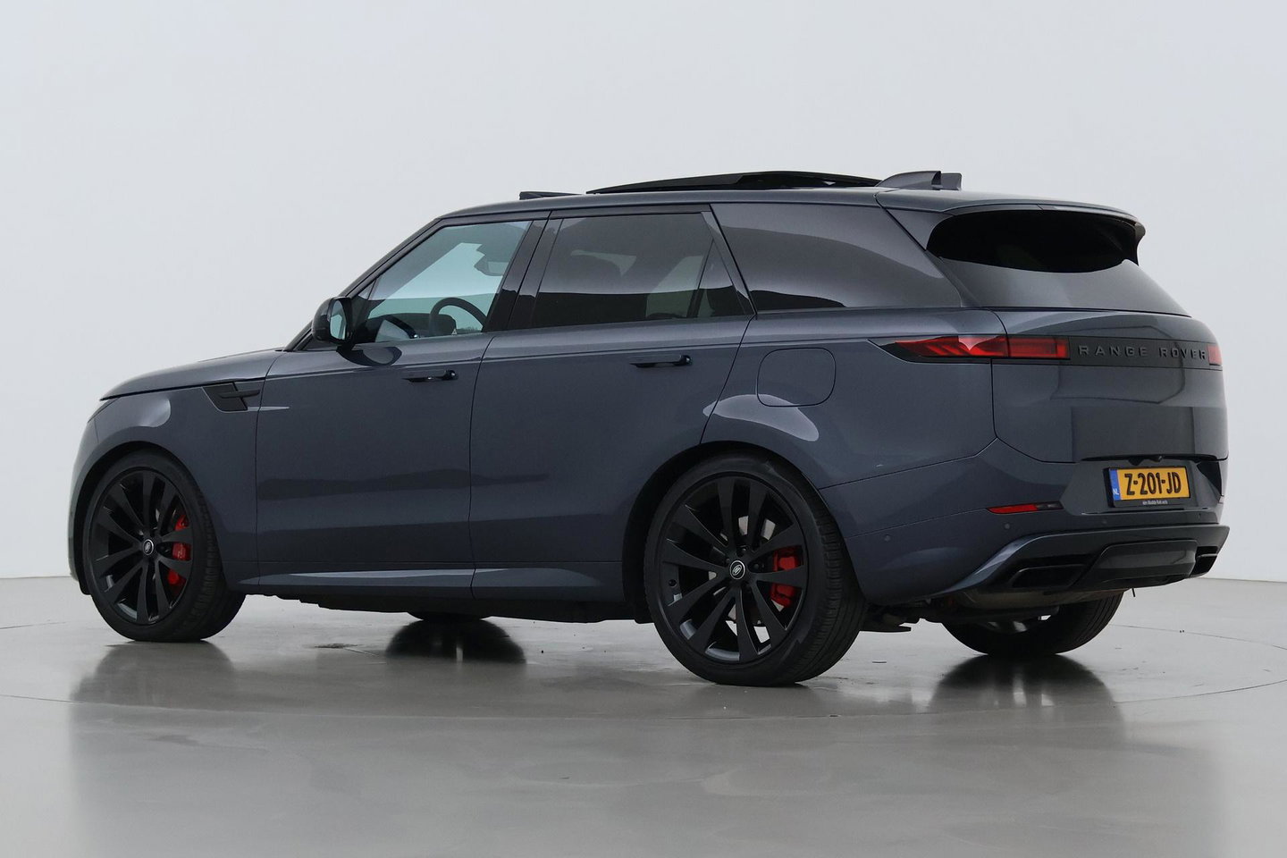 Land Rover Range Rover Sport 3.0 P510e First Edition | 23 Inch | Rear Seat Entertainment | Trekhaak | Panoramadak | 360° Camera | Meridian 3D | Massage