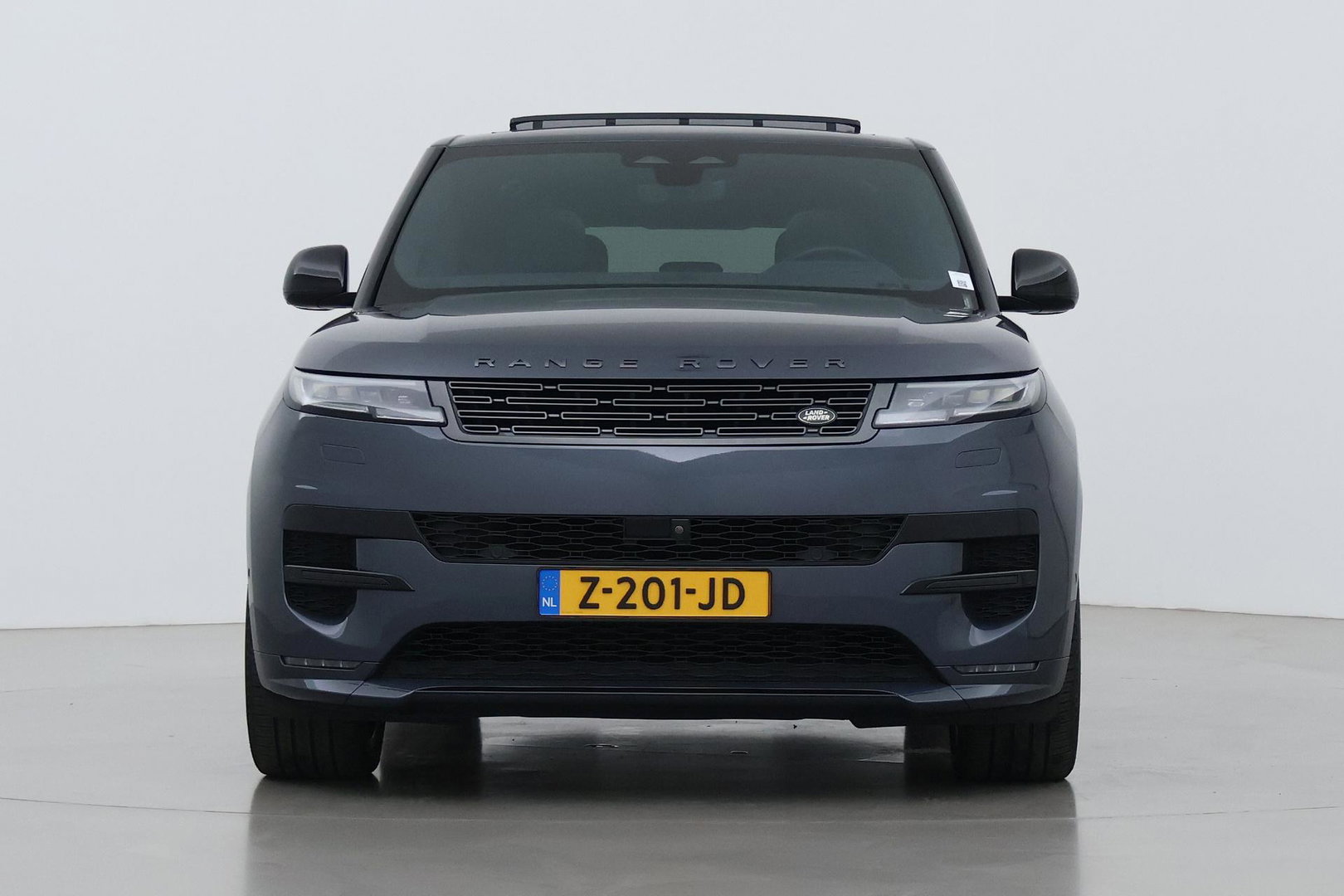 Land Rover Range Rover Sport 3.0 P510e First Edition | 23 Inch | Rear Seat Entertainment | Trekhaak | Panoramadak | 360° Camera | Meridian 3D | Massage