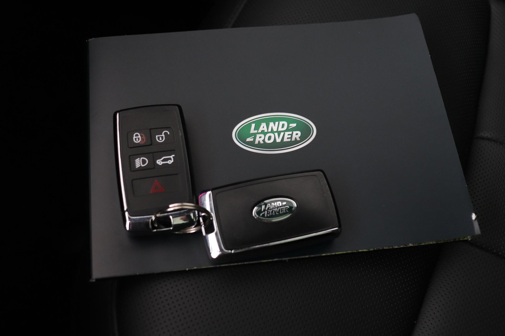 Land Rover Range Rover Sport 3.0 P510e First Edition | 23 Inch | Rear Seat Entertainment | Trekhaak | Panoramadak | 360° Camera | Meridian 3D | Massage