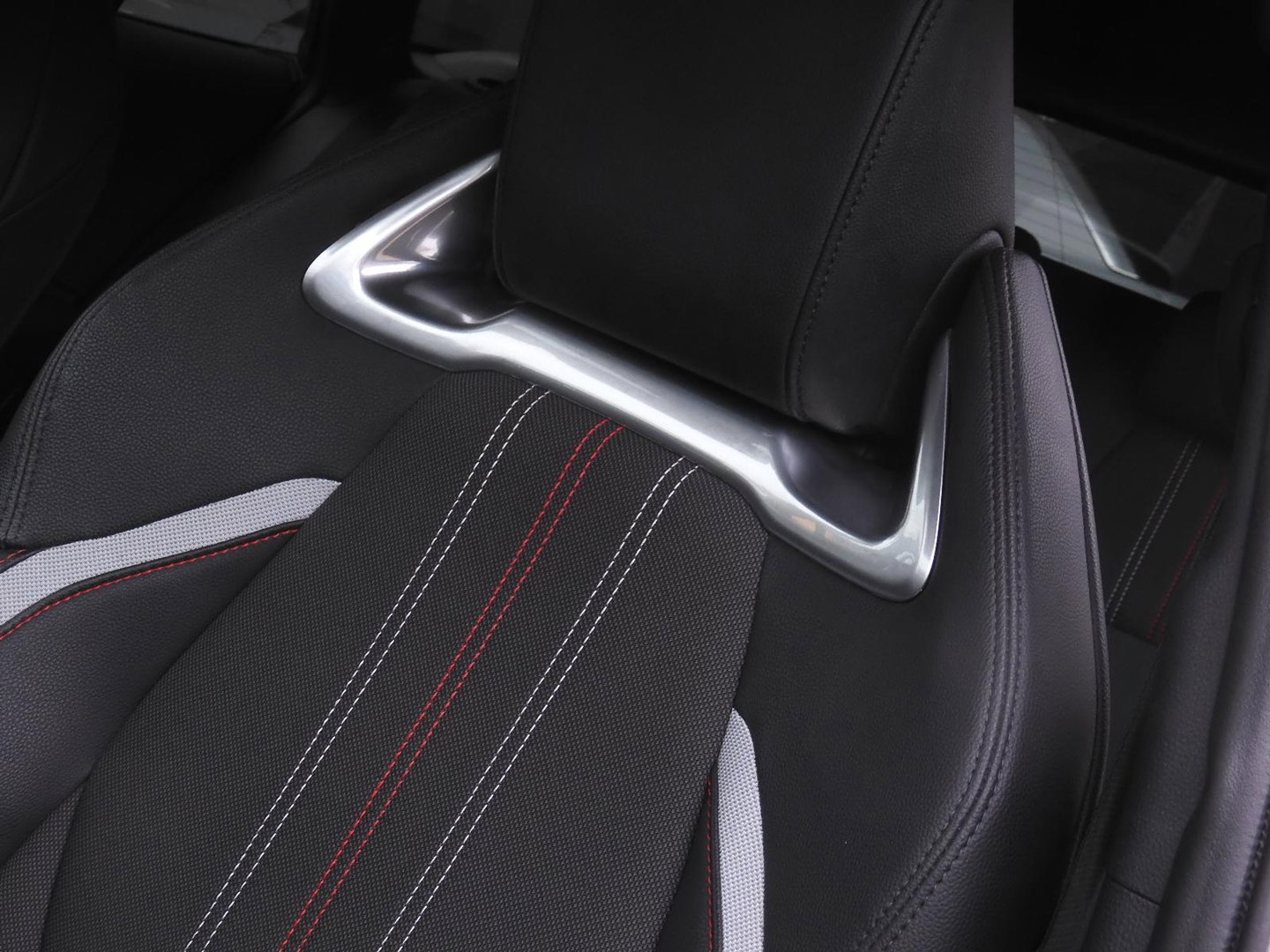 Toyota Corolla TS 2.0 HYBRID GR-SPORT PLUS/ PANORAMADAK/ JBL/ HEAD-UP/ BLINDSPOT/ TREKHAAK