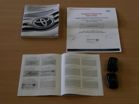 Toyota Corolla TS 2.0 HYBRID GR-SPORT PLUS/ PANORAMADAK/ JBL/ HEAD-UP/ BLINDSPOT/ TREKHAAK
