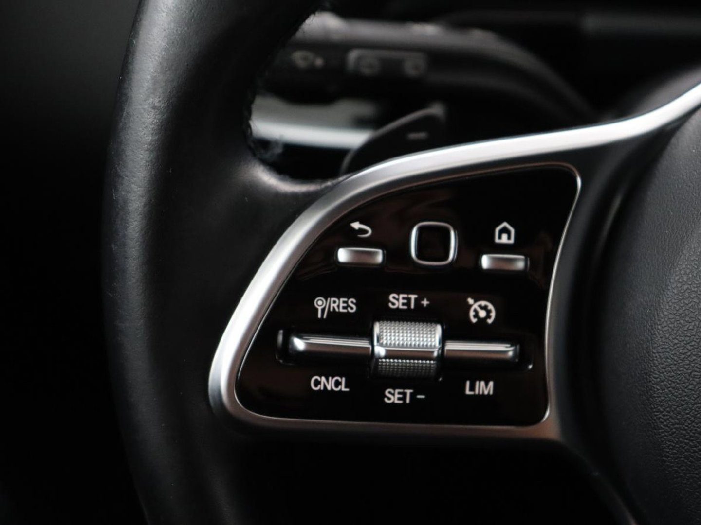 Mercedes-Benz GLA 200 Style | Half leder | Stoelverwarming | Trekhaak | Cruise control | Camera | Park assist | Carplay | Sfeerverlichting