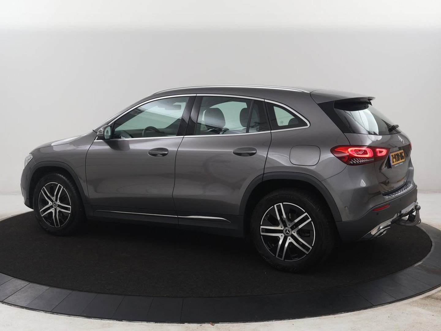 Mercedes-Benz GLA 200 Style | Half leder | Stoelverwarming | Trekhaak | Cruise control | Camera | Park assist | Carplay | Sfeerverlichting