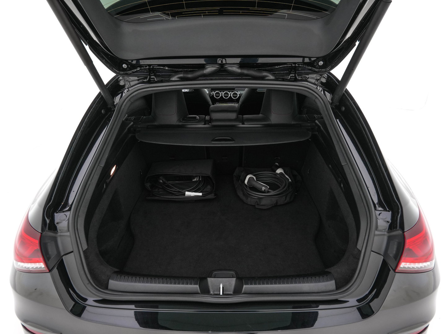 Mercedes-Benz CLA-Klasse Shooting Brake 250 e AMG-Styling Limited Business Solution (Plug-in) {SoH-95%} (INCL-BTW) Aut. *PANO | LEATHER-MICROFIBRE | MEMORY-PACK | MULTIBEAM-LED | BLINDSPOT | HEATED-SPORTSEATS | AMBIENTLIGHT | KEYLESS | DIGI-COCKPIT | DAB+ | NAVI-FULLMAP | CAMERA