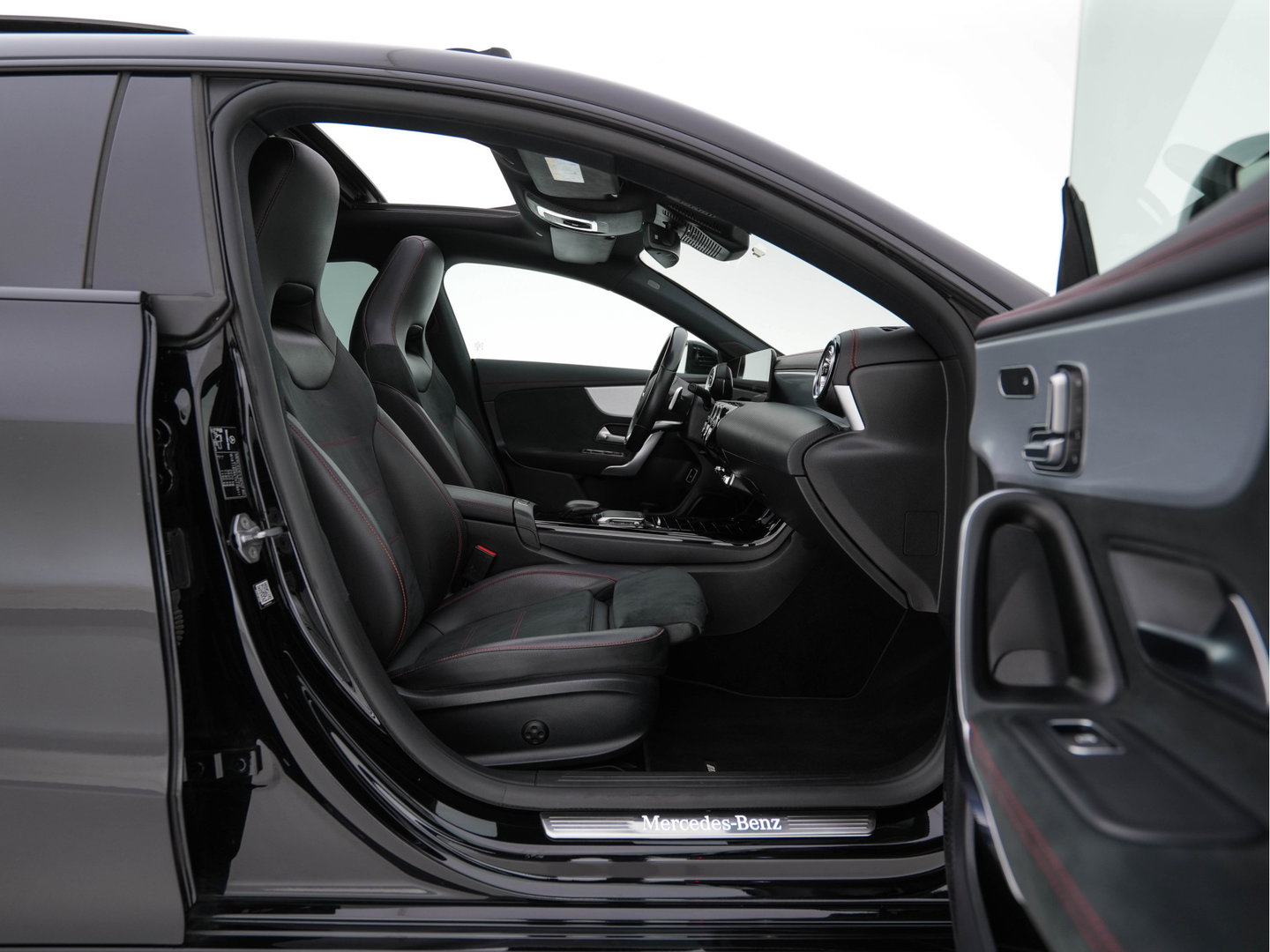 Mercedes-Benz CLA-Klasse Shooting Brake 250 e AMG-Styling Limited Business Solution (Plug-in) {SoH-95%} (INCL-BTW) Aut. *PANO | LEATHER-MICROFIBRE | MEMORY-PACK | MULTIBEAM-LED | BLINDSPOT | HEATED-SPORTSEATS | AMBIENTLIGHT | KEYLESS | DIGI-COCKPIT | DAB+ | NAVI-FULLMAP | CAMERA