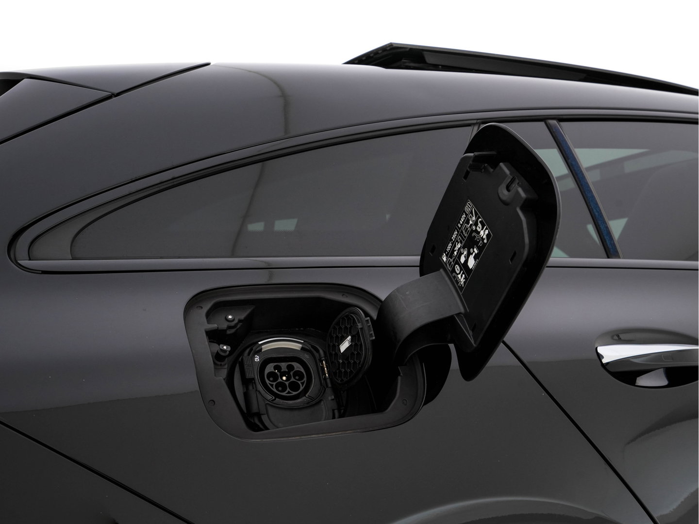 Mercedes-Benz CLA-Klasse Shooting Brake 250 e AMG-Styling Limited Business Solution (Plug-in) {SoH-95%} (INCL-BTW) Aut. *PANO | LEATHER-MICROFIBRE | MEMORY-PACK | MULTIBEAM-LED | BLINDSPOT | HEATED-SPORTSEATS | AMBIENTLIGHT | KEYLESS | DIGI-COCKPIT | DAB+ | NAVI-FULLMAP | CAMERA