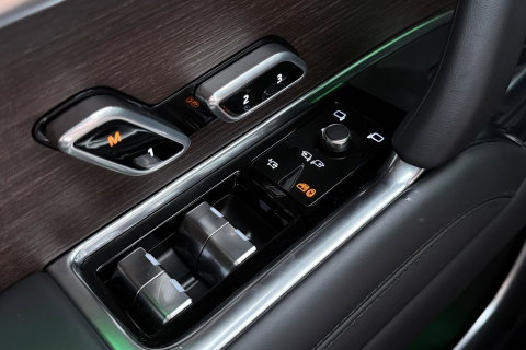 Land Rover Range Rover P550e Autobiography | Meridian Signature | Clearsight | Ventilatie+Massage | Panoramadak | Luchtvering | Koelbox