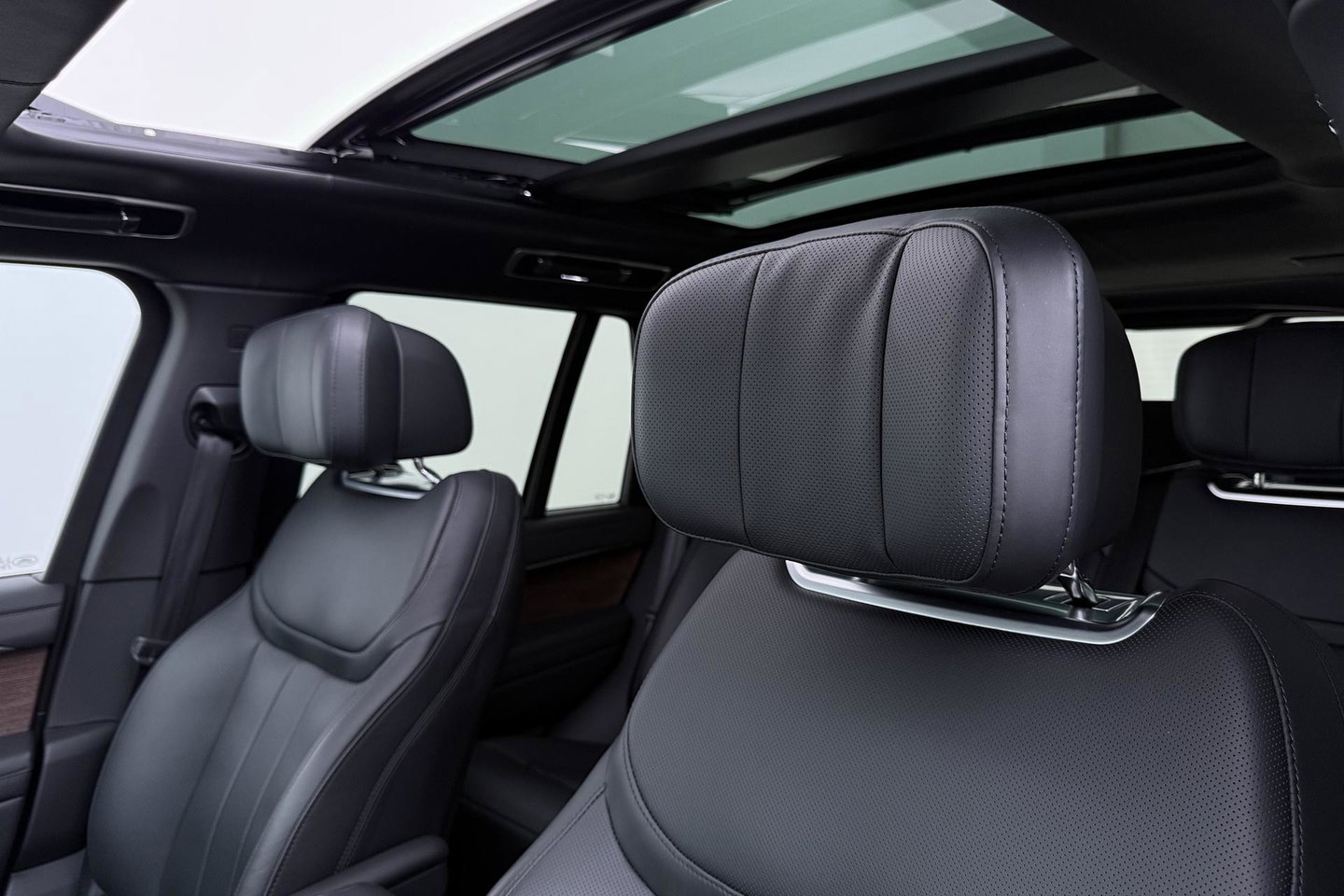 Land Rover Range Rover P550e Autobiography | Meridian Signature | Clearsight | Ventilatie+Massage | Panoramadak | Luchtvering | Koelbox