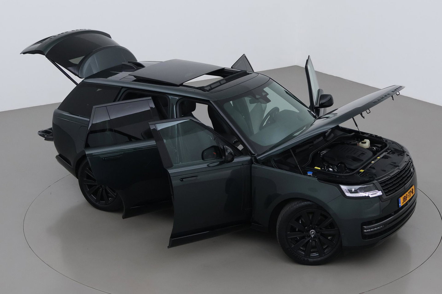 Land Rover Range Rover P550e Autobiography | Meridian Signature | Clearsight | Ventilatie+Massage | Panoramadak | Luchtvering | Koelbox