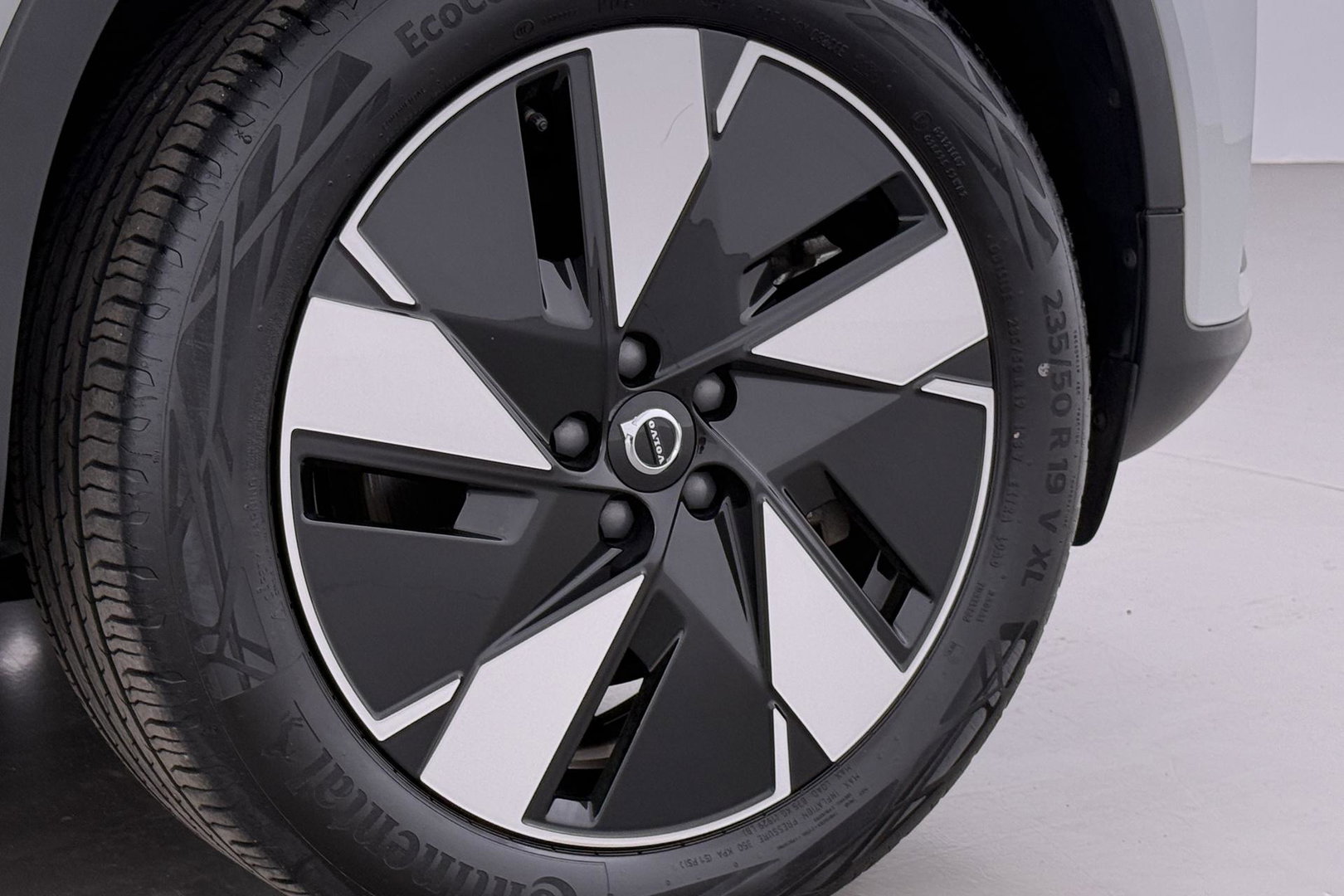 Volvo XC40 Single Motor Extened Range Core | 82 kWh | Trekhaak | Camera | Getint glas | Cruise Control | 19 Inch