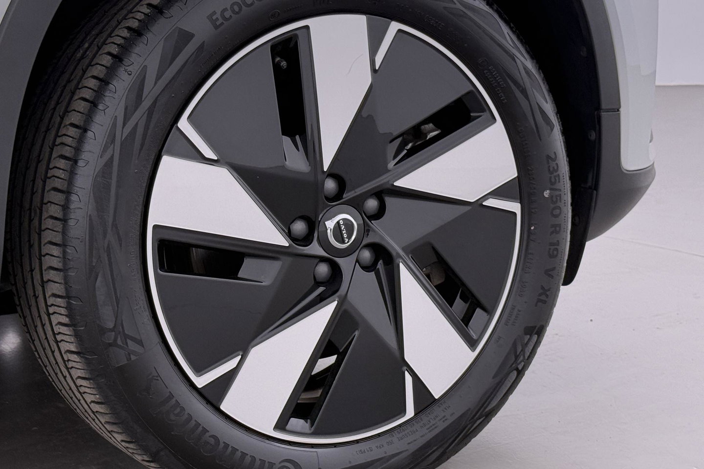 Volvo XC40 Single Motor Extened Range Core | 82 kWh | Trekhaak | Camera | Getint glas | Cruise Control | 19 Inch
