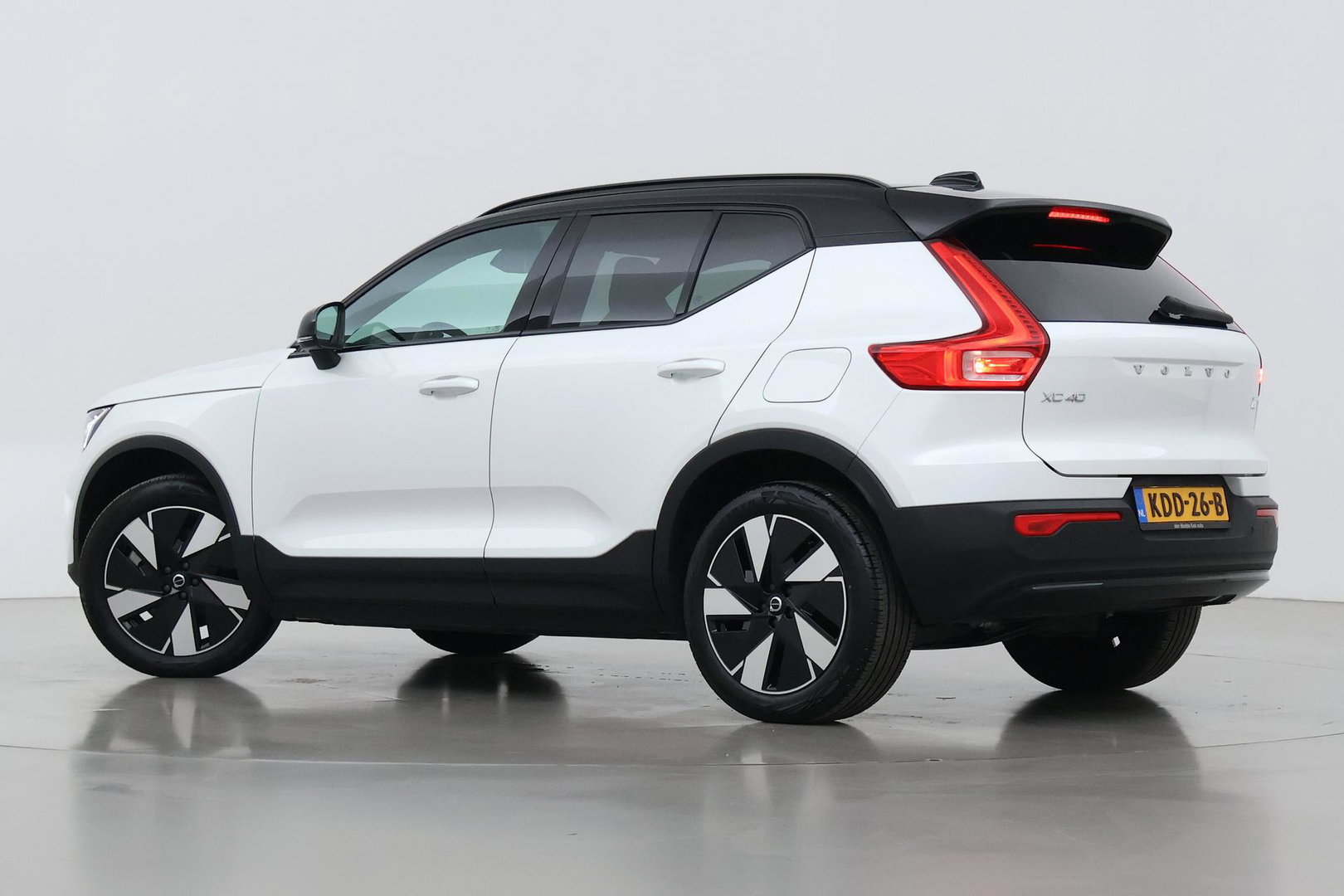 Volvo XC40 Single Motor Extened Range Core | 82 kWh | Trekhaak | Camera | Getint glas | Cruise Control | 19 Inch