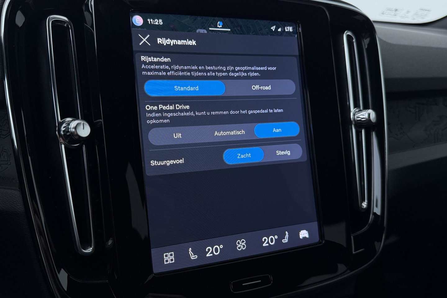 Volvo XC40 Single Motor Extened Range Core | 82 kWh | Trekhaak | Camera | Getint glas | Cruise Control | 19 Inch
