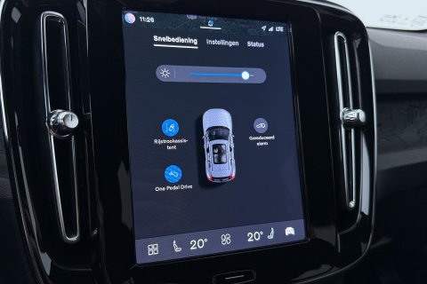 Volvo XC40 Single Motor Extened Range Core | 82 kWh | Trekhaak | Camera | Getint glas | Cruise Control | 19 Inch