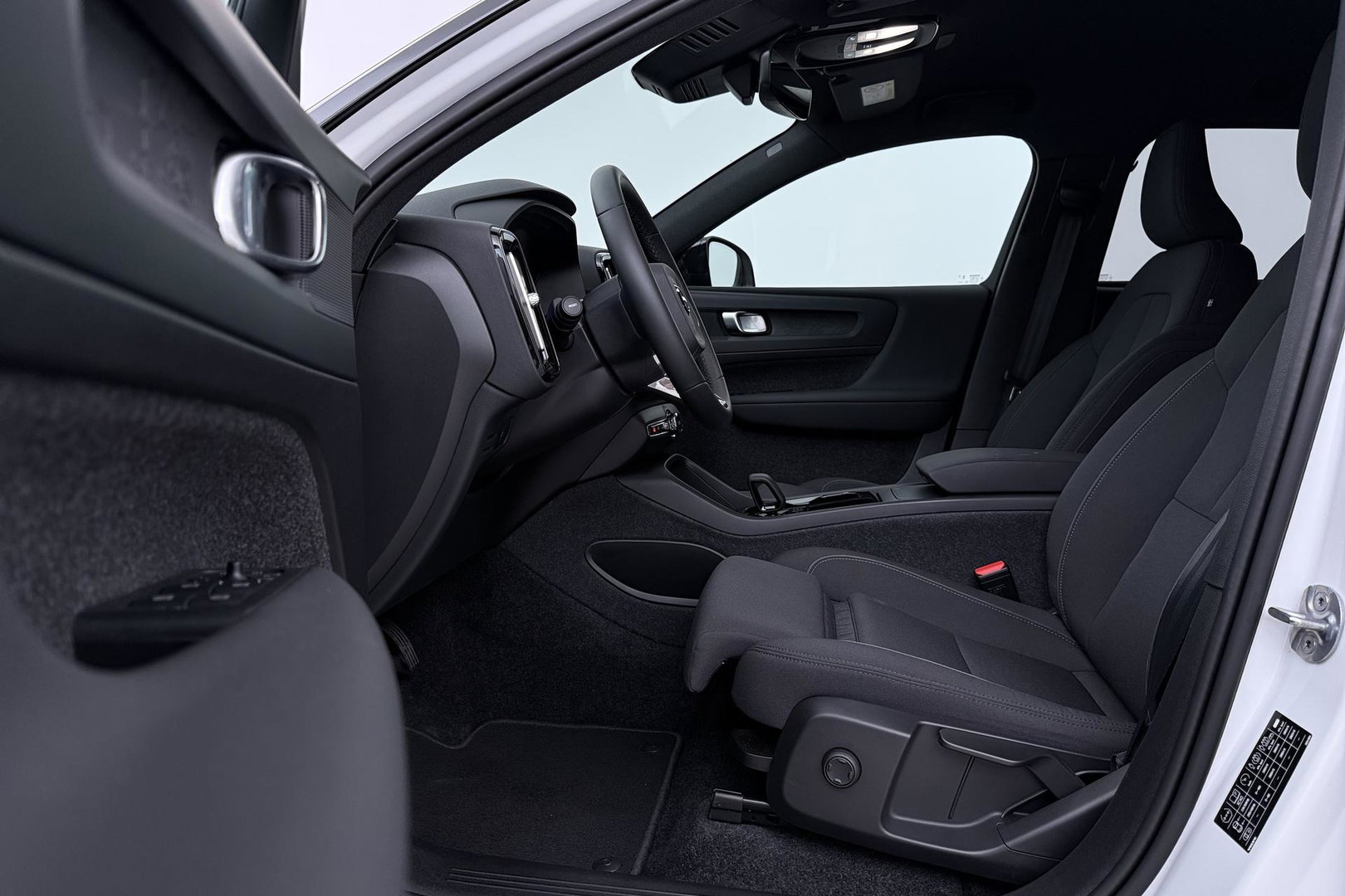 Volvo XC40 Single Motor Extened Range Core | 82 kWh | Trekhaak | Camera | Getint glas | Cruise Control | 19 Inch