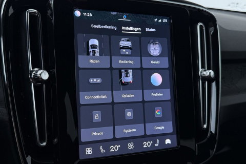 Volvo XC40 Single Motor Extened Range Core | 82 kWh | Trekhaak | Camera | Getint glas | Cruise Control | 19 Inch