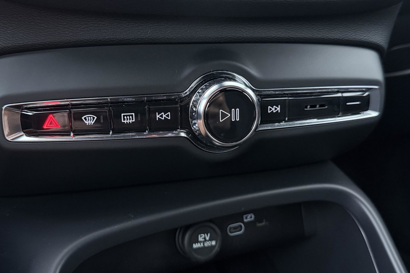 Volvo XC40 Single Motor Extened Range Core | 82 kWh | Trekhaak | Camera | Getint glas | Cruise Control | 19 Inch