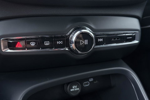Volvo XC40 Single Motor Extened Range Core | 82 kWh | Trekhaak | Camera | Getint glas | Cruise Control | 19 Inch