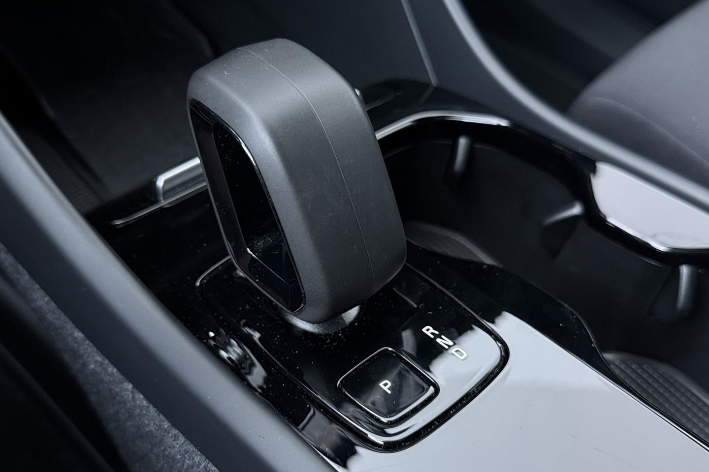 Volvo XC40 Single Motor Extened Range Core | 82 kWh | Trekhaak | Camera | Getint glas | Cruise Control | 19 Inch