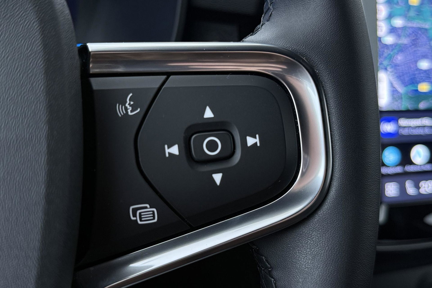 Volvo XC40 Single Motor Extened Range Core | 82 kWh | Trekhaak | Camera | Getint glas | Cruise Control | 19 Inch