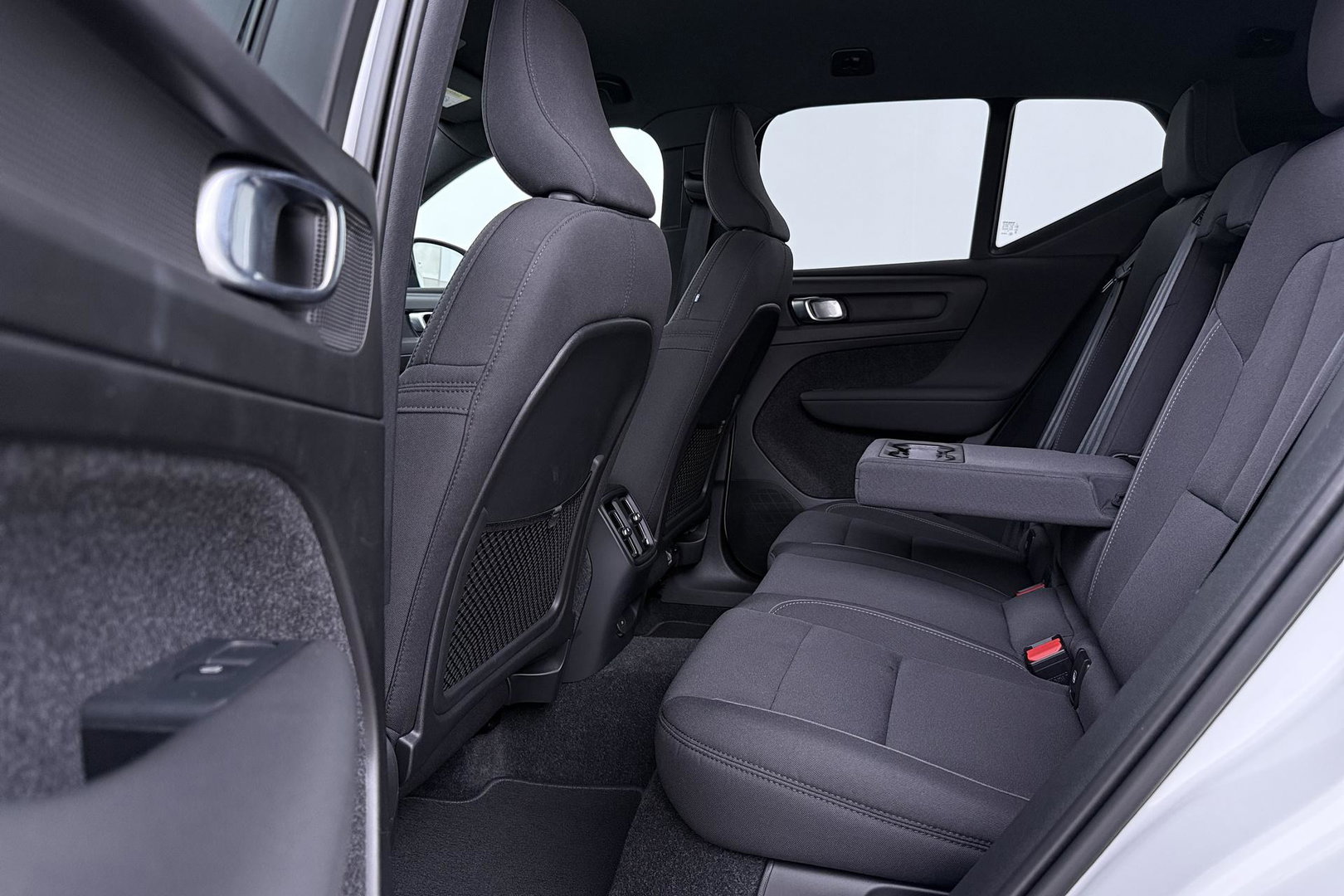 Volvo XC40 Single Motor Extened Range Core | 82 kWh | Trekhaak | Camera | Getint glas | Cruise Control | 19 Inch