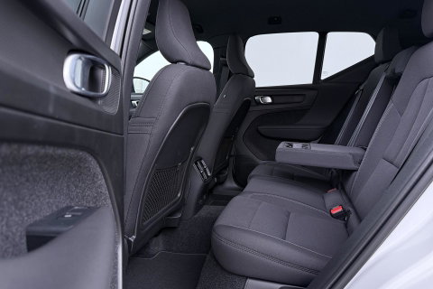 Volvo XC40 Single Motor Extened Range Core | 82 kWh | Trekhaak | Camera | Getint glas | Cruise Control | 19 Inch