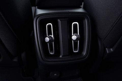 Volvo XC40 Single Motor Extened Range Core | 82 kWh | Trekhaak | Camera | Getint glas | Cruise Control | 19 Inch