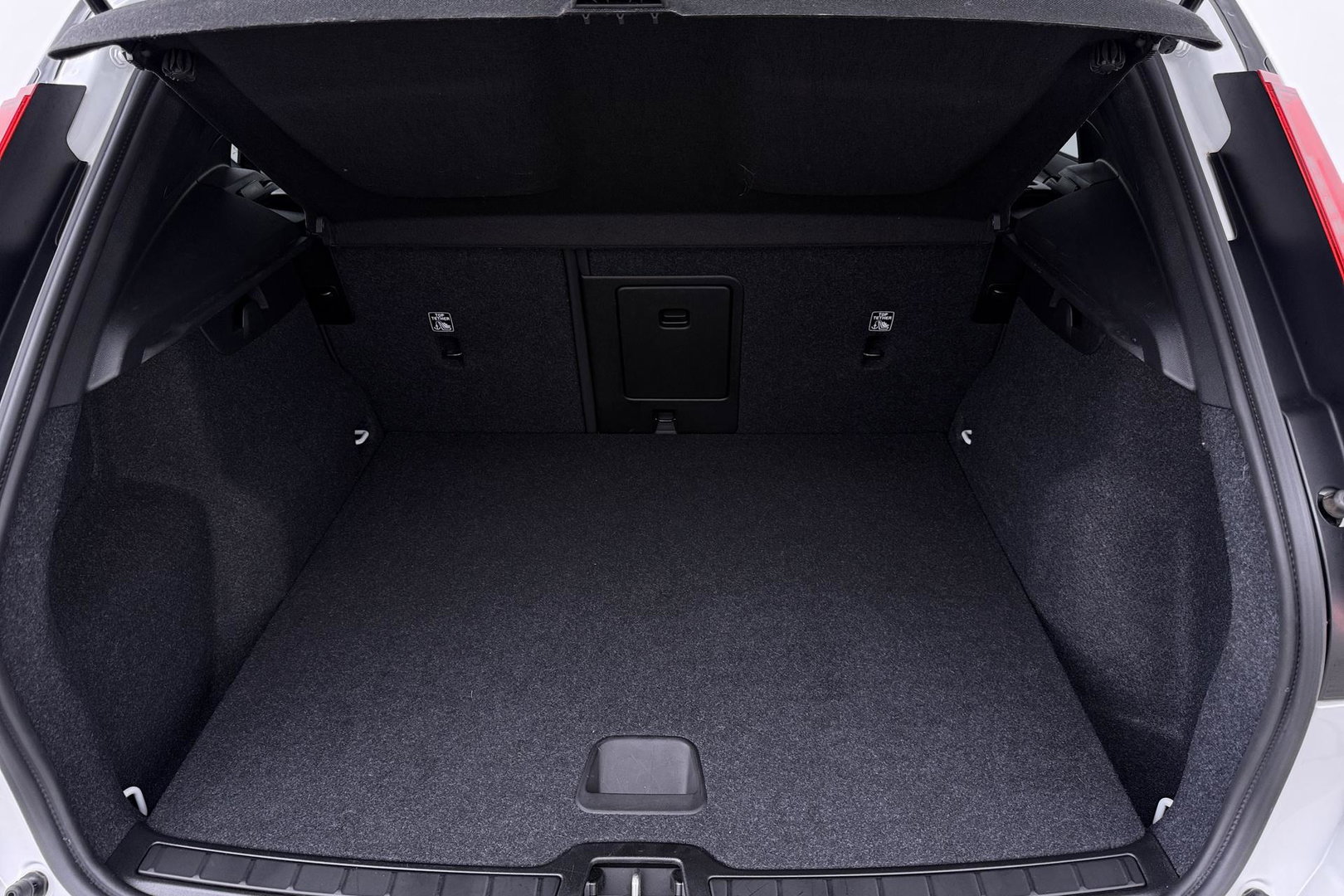 Volvo XC40 Single Motor Extened Range Core | 82 kWh | Trekhaak | Camera | Getint glas | Cruise Control | 19 Inch