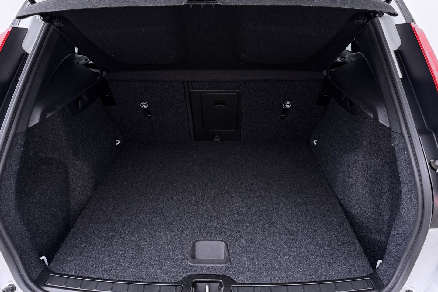 Volvo XC40 Single Motor Extened Range Core | 82 kWh | Trekhaak | Camera | Getint glas | Cruise Control | 19 Inch