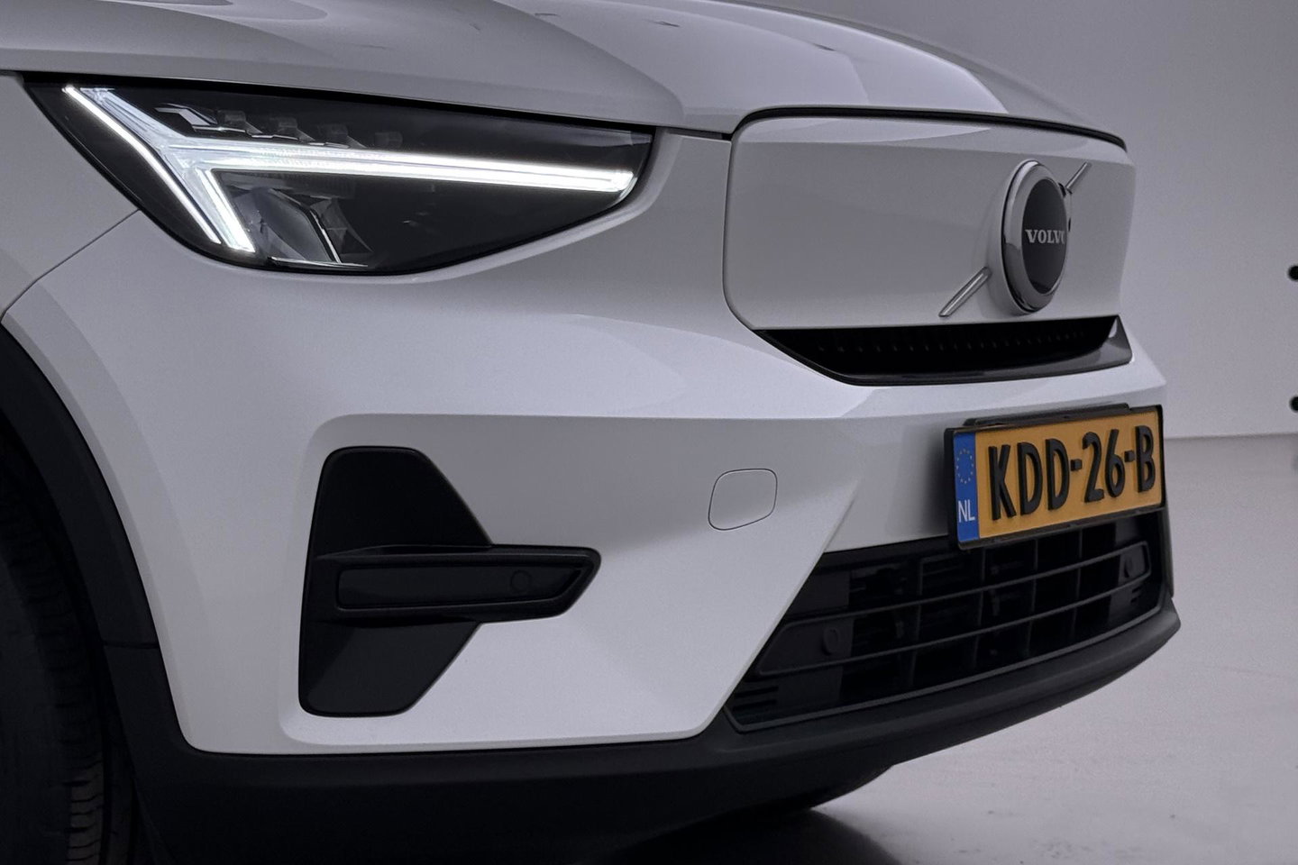 Volvo XC40 Single Motor Extened Range Core | 82 kWh | Trekhaak | Camera | Getint glas | Cruise Control | 19 Inch