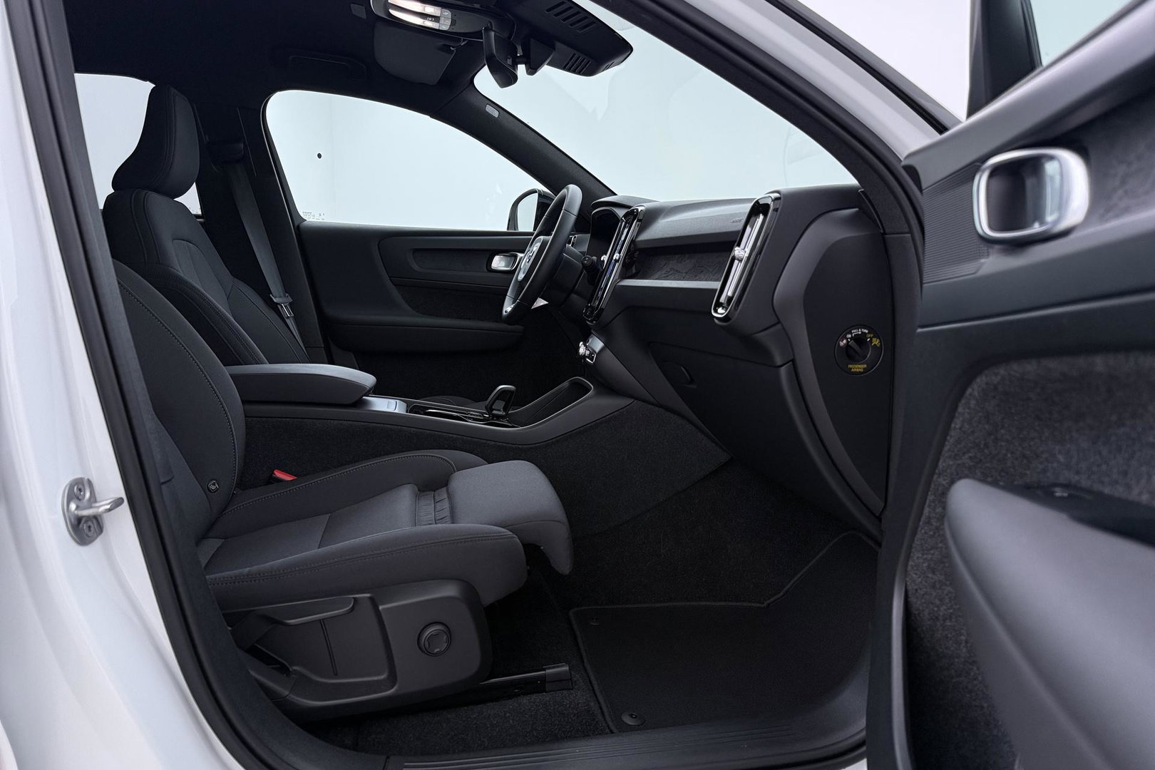 Volvo XC40 Single Motor Extened Range Core | 82 kWh | Trekhaak | Camera | Getint glas | Cruise Control | 19 Inch
