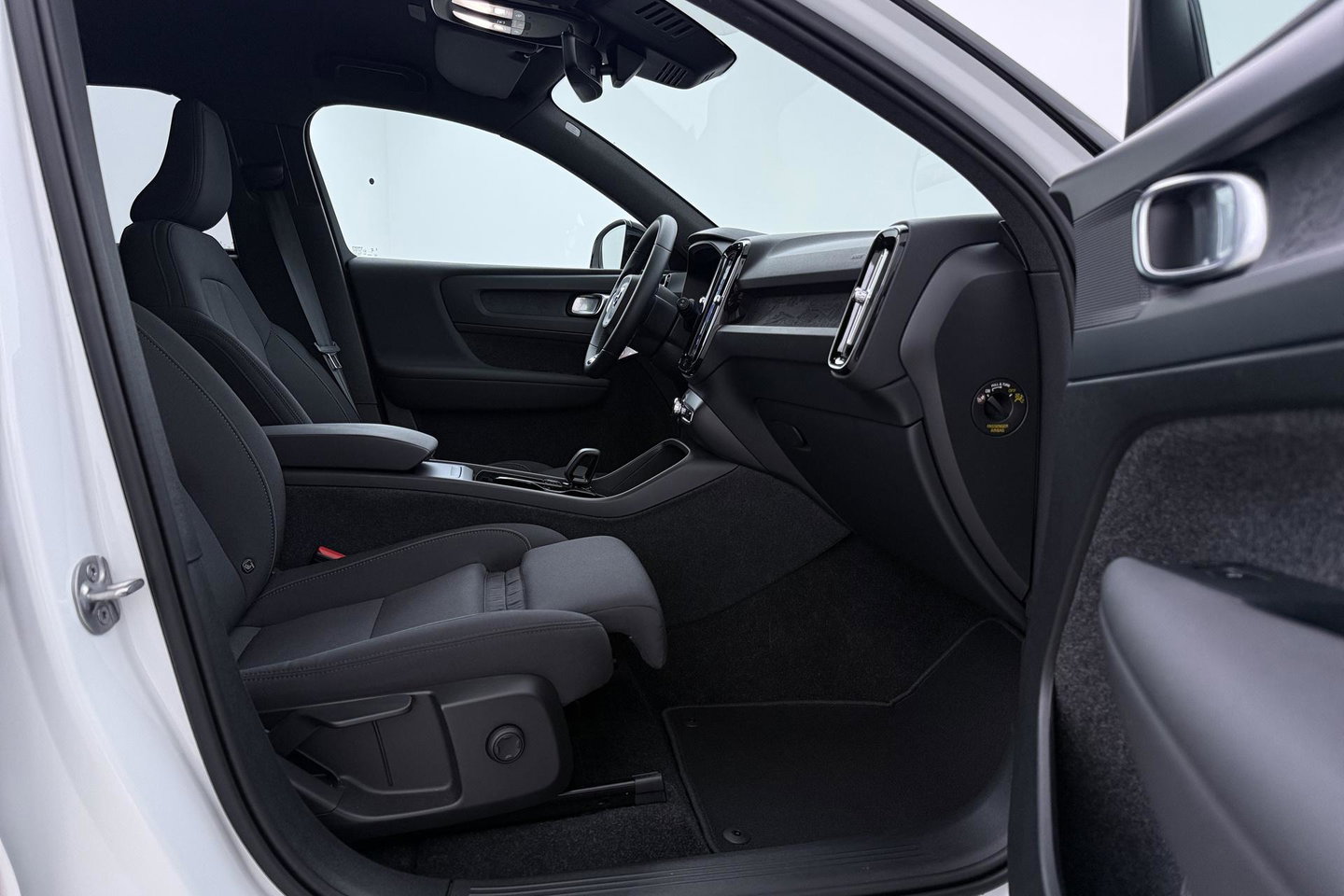 Volvo XC40 Single Motor Extened Range Core | 82 kWh | Trekhaak | Camera | Getint glas | Cruise Control | 19 Inch