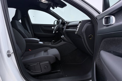 Volvo XC40 Single Motor Extened Range Core | 82 kWh | Trekhaak | Camera | Getint glas | Cruise Control | 19 Inch